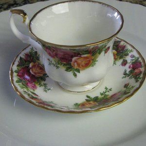 Tea cup Set Royal Albert England 1962 Old Country
